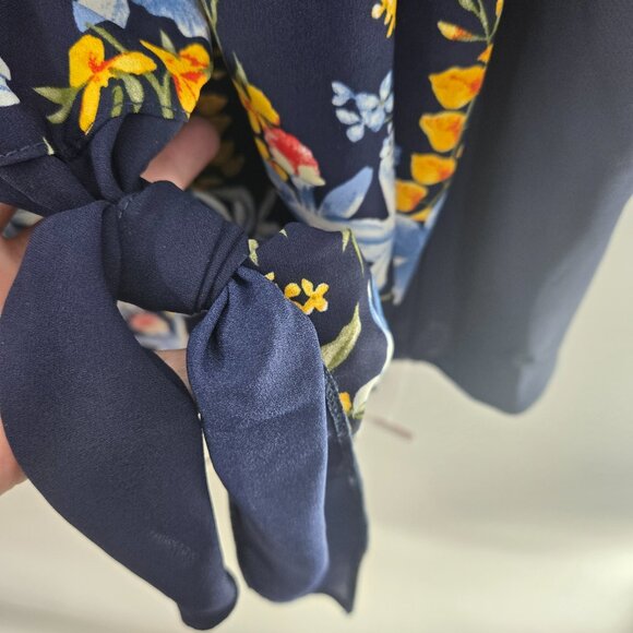Jaclyn Smith Collection Navy Floral Sheer Tie Front Top Size XXL - Picture 4 of 10